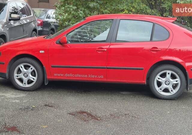 Сеат Leon 2003 у Києві на Automoto.ua Червоний Сеат Leon, об'ємом двигуна 1.8 л та пробігом 155 тис. км за 5800 $, фото 2 на Automoto.ua