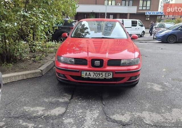 Сеат Leon 2003 у Києві на Automoto.ua Червоний Сеат Leon, об'ємом двигуна 1.8 л та пробігом 155 тис. км за 5800 $, фото 5 на Automoto.ua