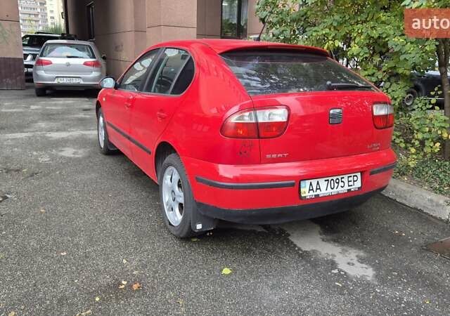 Сеат Leon 2003 у Києві на Automoto.ua Червоний Сеат Leon, об'ємом двигуна 1.8 л та пробігом 155 тис. км за 5800 $, фото 1 на Automoto.ua