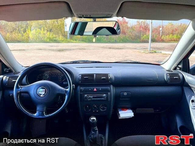 Красный Сеат Леон, объемом двигателя 1.6 л и пробегом 137 тыс. км за 4600 $, фото 6 на Automoto.ua