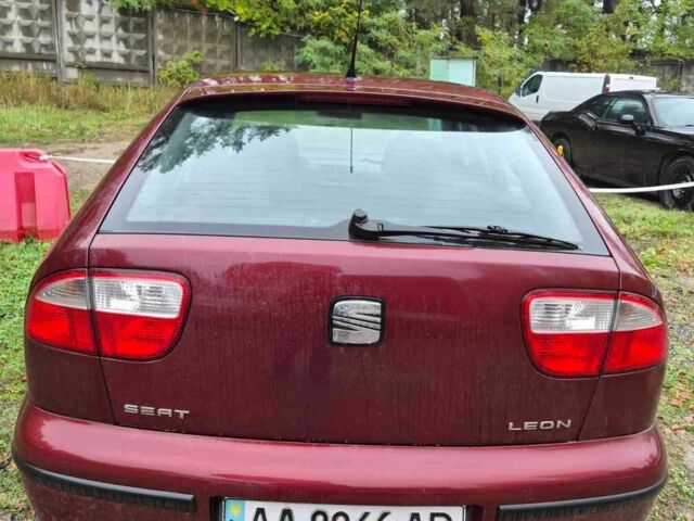 Красный Сеат Леон, объемом двигателя 1.6 л и пробегом 202 тыс. км за 4000 $, фото 2 на Automoto.ua
