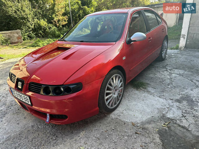 Красный Сеат Леон, объемом двигателя 1.8 л и пробегом 231 тыс. км за 5000 $, фото 1 на Automoto.ua