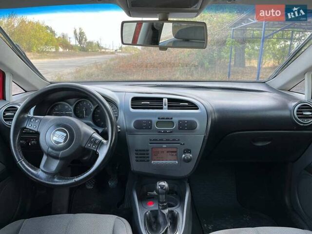 Красный Сеат Леон, объемом двигателя 1.6 л и пробегом 160 тыс. км за 4500 $, фото 6 на Automoto.ua