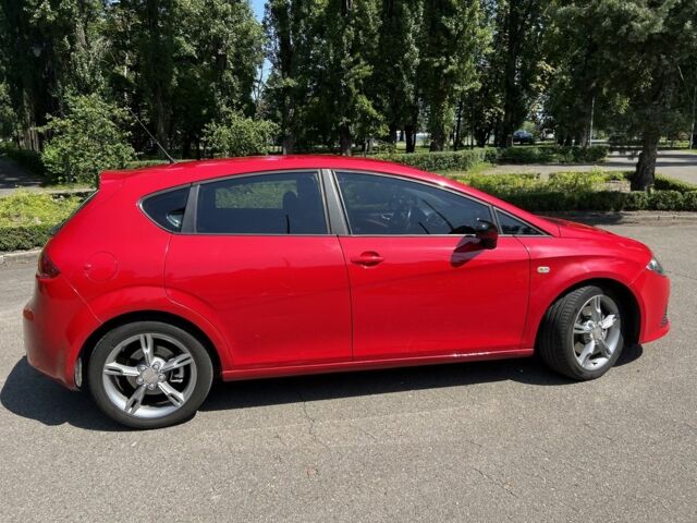 Червоний Сеат Leon, об'ємом двигуна 2 л та пробігом 180 тис. км за 7000 $, фото 1 на Automoto.ua