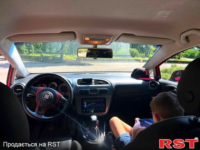 Червоний Сеат Leon, об'ємом двигуна 2 л та пробігом 180 тис. км за 6700 $, фото 4 на Automoto.ua