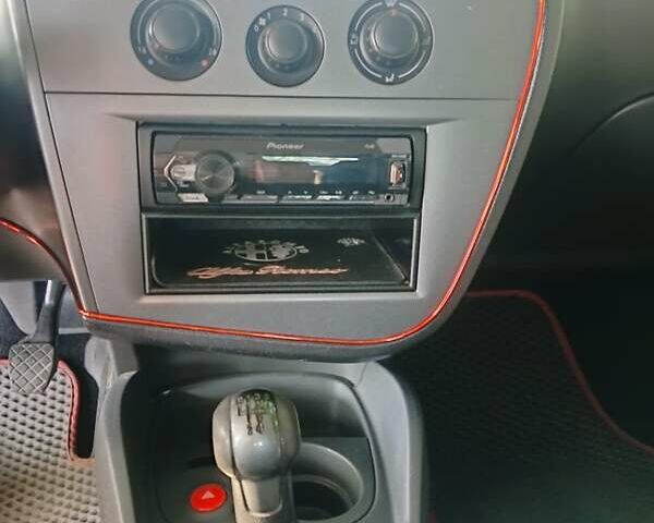 Червоний Сеат Leon, об'ємом двигуна 1.6 л та пробігом 253 тис. км за 4500 $, фото 2 на Automoto.ua