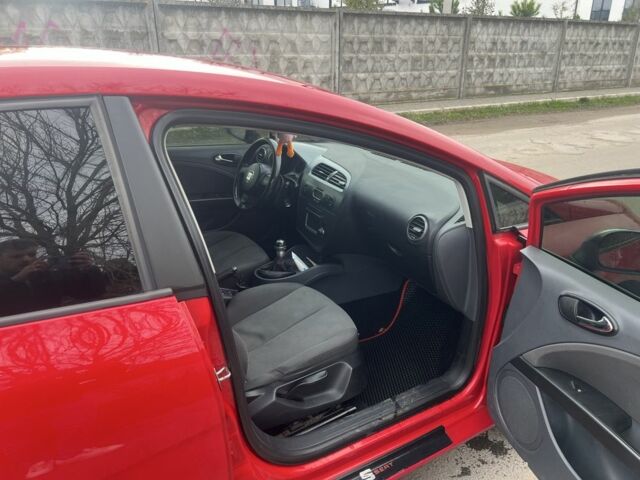 Красный Сеат Леон, объемом двигателя 1.6 л и пробегом 280 тыс. км за 2800 $, фото 6 на Automoto.ua