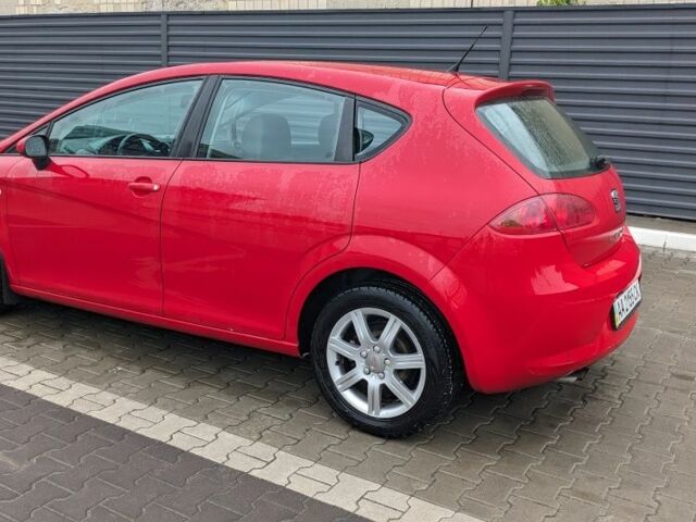 Красный Сеат Леон, объемом двигателя 2 л и пробегом 108 тыс. км за 5499 $, фото 4 на Automoto.ua