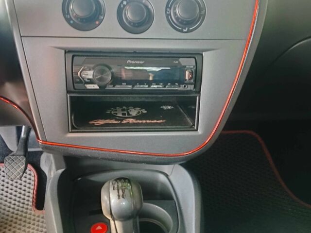 Сеат Леон 2006 в Киеве на Automoto.ua Красный Сеат Леон, объемом двигателя 1.6 л и пробегом 253 тыс. км за 4500 $, фото 2 на Automoto.ua