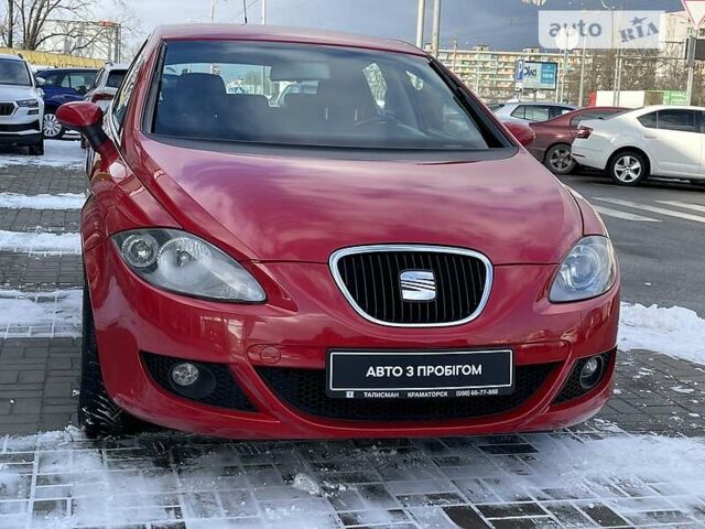 Червоний Сеат Leon, об'ємом двигуна 2 л та пробігом 148 тис. км за 6690 $, фото 9 на Automoto.ua