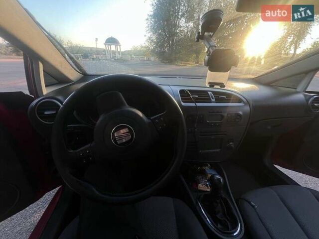 Красный Сеат Леон, объемом двигателя 1.6 л и пробегом 208 тыс. км за 3800 $, фото 7 на Automoto.ua