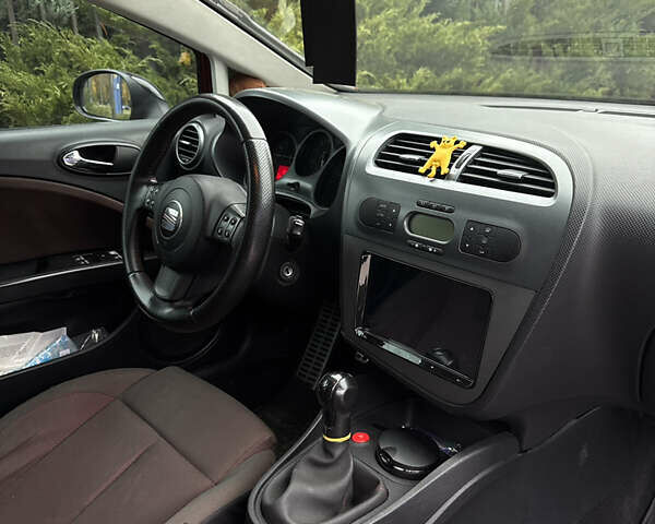 Красный Сеат Леон, объемом двигателя 1.6 л и пробегом 246 тыс. км за 5500 $, фото 3 на Automoto.ua