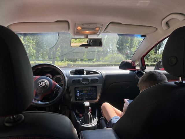 Червоний Сеат Leon, об'ємом двигуна 2 л та пробігом 180 тис. км за 7000 $, фото 5 на Automoto.ua