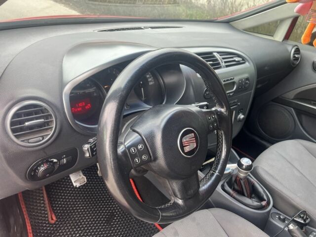 Красный Сеат Леон, объемом двигателя 1.6 л и пробегом 280 тыс. км за 2800 $, фото 4 на Automoto.ua