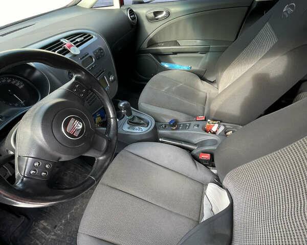 Червоний Сеат Leon, об'ємом двигуна 1.97 л та пробігом 318 тис. км за 7900 $, фото 5 на Automoto.ua