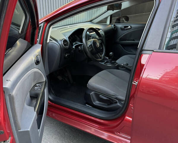 Червоний Сеат Leon, об'ємом двигуна 1.6 л та пробігом 320 тис. км за 4750 $, фото 10 на Automoto.ua