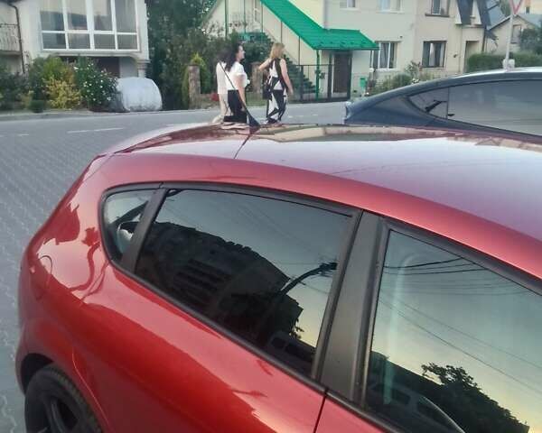 Червоний Сеат Leon, об'ємом двигуна 2 л та пробігом 226 тис. км за 5300 $, фото 2 на Automoto.ua