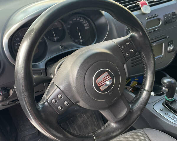 Червоний Сеат Leon, об'ємом двигуна 1.97 л та пробігом 318 тис. км за 7900 $, фото 13 на Automoto.ua