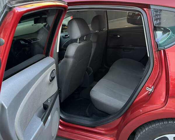 Червоний Сеат Leon, об'ємом двигуна 1.6 л та пробігом 320 тис. км за 4750 $, фото 9 на Automoto.ua