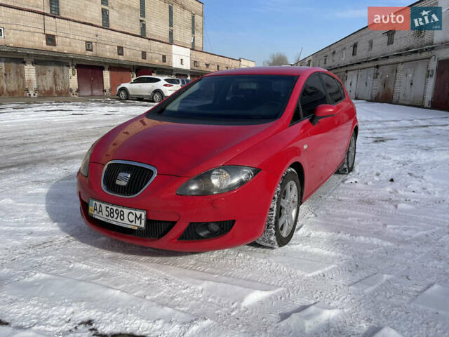 Червоний Сеат Leon, об'ємом двигуна 1.97 л та пробігом 318 тис. км за 7900 $, фото 1 на Automoto.ua
