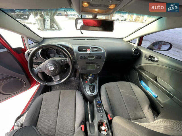Червоний Сеат Leon, об'ємом двигуна 1.97 л та пробігом 318 тис. км за 7900 $, фото 12 на Automoto.ua