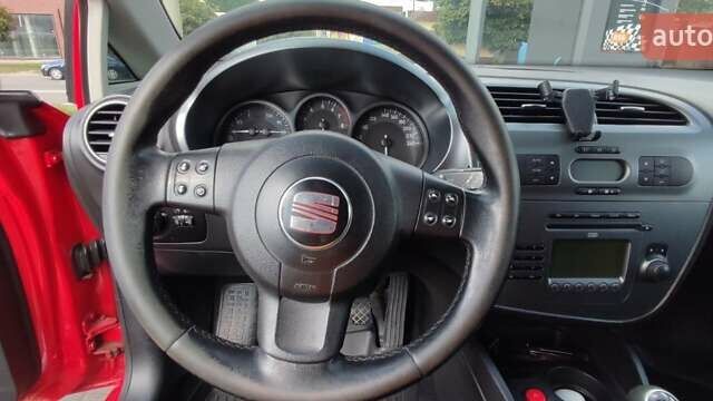 Червоний Сеат Leon, об'ємом двигуна 2 л та пробігом 203 тис. км за 4500 $, фото 13 на Automoto.ua