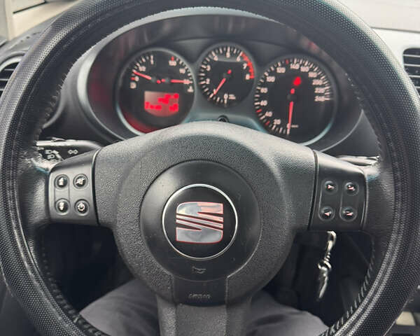 Червоний Сеат Leon, об'ємом двигуна 1.6 л та пробігом 219 тис. км за 5999 $, фото 12 на Automoto.ua