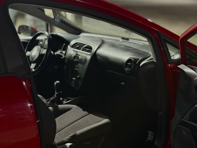 Красный Сеат Леон, объемом двигателя 1.4 л и пробегом 215 тыс. км за 5500 $, фото 5 на Automoto.ua