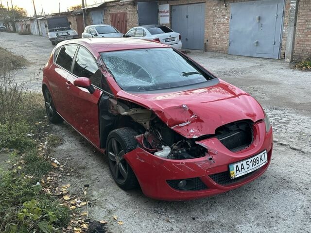 Красный Сеат Леон, объемом двигателя 2 л и пробегом 200 тыс. км за 2250 $, фото 2 на Automoto.ua