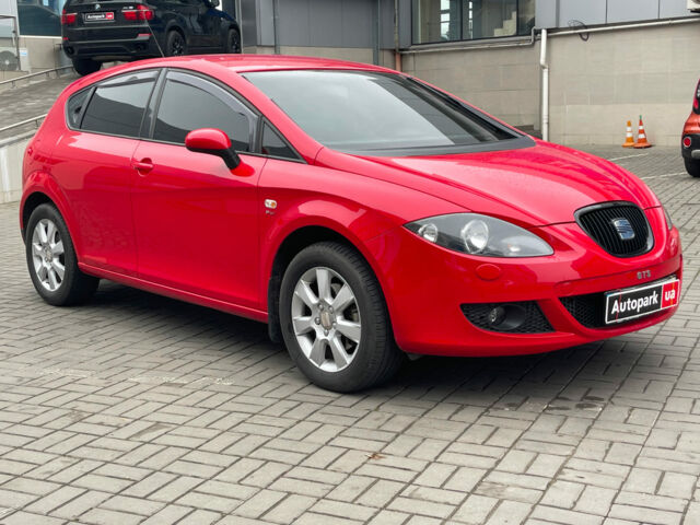 Червоний Сеат Leon, об'ємом двигуна 2 л та пробігом 122 тис. км за 7890 $, фото 2 на Automoto.ua