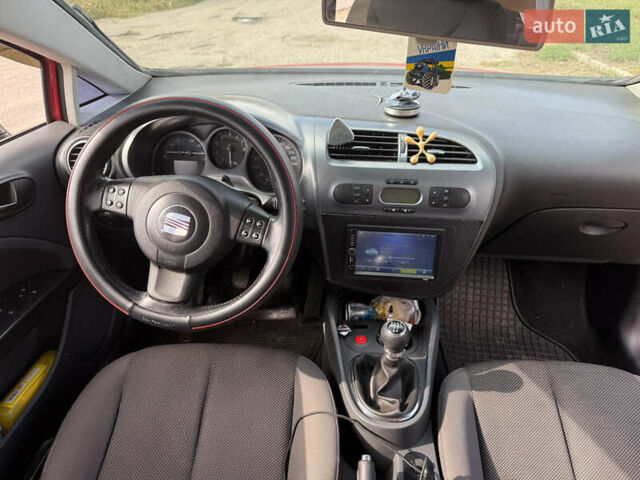 Червоний Сеат Leon, об'ємом двигуна 1.6 л та пробігом 213 тис. км за 5600 $, фото 6 на Automoto.ua