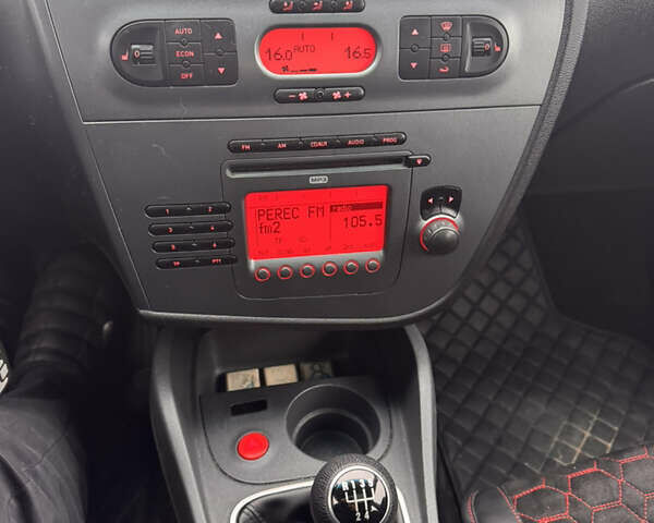 Червоний Сеат Leon, об'ємом двигуна 1.6 л та пробігом 219 тис. км за 5999 $, фото 13 на Automoto.ua