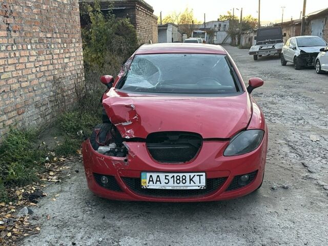 Красный Сеат Леон, объемом двигателя 2 л и пробегом 200 тыс. км за 2250 $, фото 1 на Automoto.ua