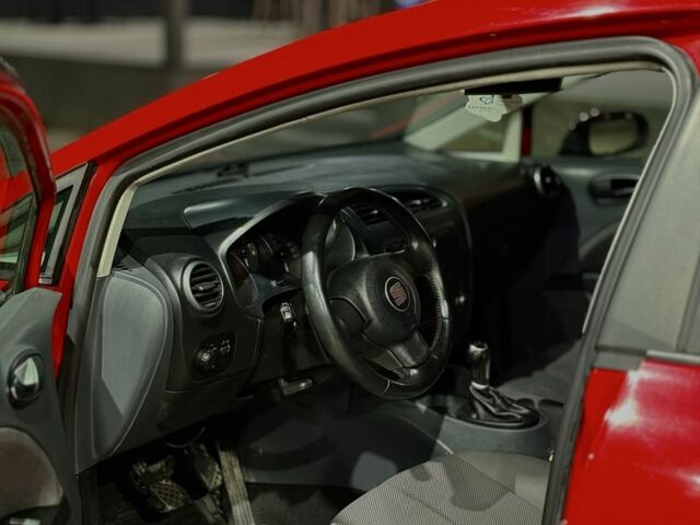 Красный Сеат Леон, объемом двигателя 1.4 л и пробегом 215 тыс. км за 5500 $, фото 4 на Automoto.ua