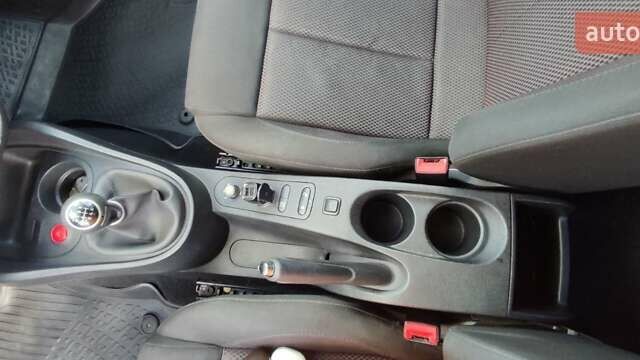 Червоний Сеат Leon, об'ємом двигуна 2 л та пробігом 203 тис. км за 4500 $, фото 2 на Automoto.ua