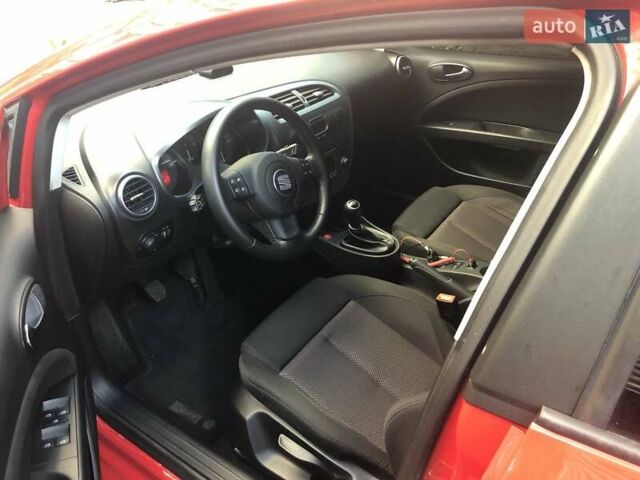 Красный Сеат Леон, объемом двигателя 2 л и пробегом 108 тыс. км за 7500 $, фото 4 на Automoto.ua