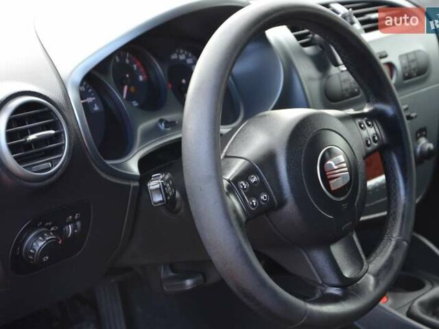 Сеат Леон 2008 в Павлограде на Automoto.ua Красный Сеат Леон, объемом двигателя 2 л и пробегом 206 тыс. км за 6300 $, фото 34 на Automoto.ua