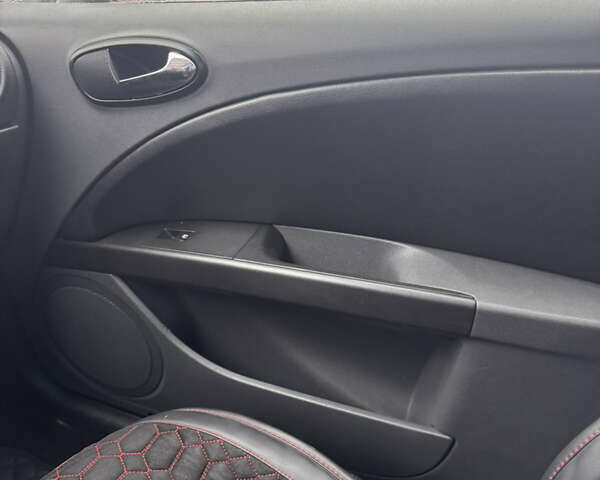 Красный Сеат Леон, объемом двигателя 1.6 л и пробегом 219 тыс. км за 6200 $, фото 8 на Automoto.ua