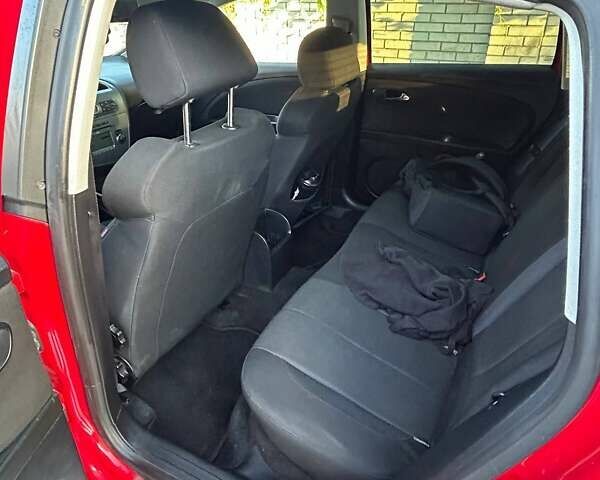 Червоний Сеат Leon, об'ємом двигуна 1.98 л та пробігом 280 тис. км за 6800 $, фото 5 на Automoto.ua