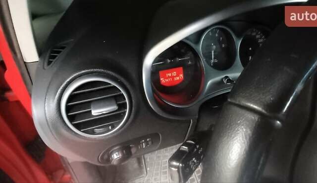 Червоний Сеат Leon, об'ємом двигуна 1.6 л та пробігом 152 тис. км за 4000 $, фото 2 на Automoto.ua