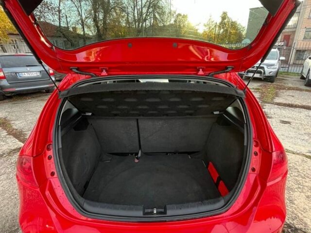 Красный Сеат Леон, объемом двигателя 1.9 л и пробегом 290 тыс. км за 5800 $, фото 5 на Automoto.ua