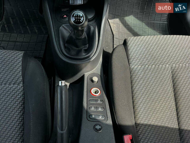 Червоний Сеат Leon, об'ємом двигуна 1.2 л та пробігом 188 тис. км за 5500 $, фото 14 на Automoto.ua