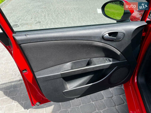 Червоний Сеат Leon, об'ємом двигуна 1.2 л та пробігом 188 тис. км за 5500 $, фото 10 на Automoto.ua