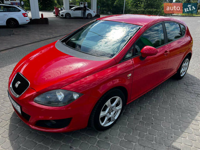 Червоний Сеат Leon, об'ємом двигуна 1.2 л та пробігом 188 тис. км за 5500 $, фото 1 на Automoto.ua