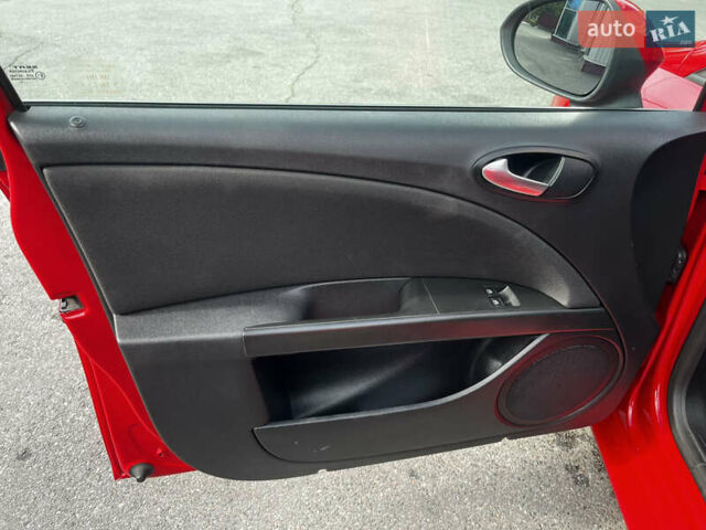 Червоний Сеат Leon, об'ємом двигуна 1.2 л та пробігом 189 тис. км за 5200 $, фото 21 на Automoto.ua