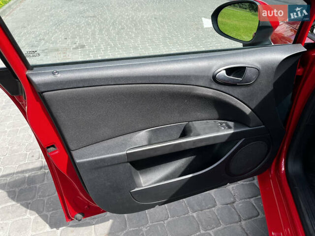 Червоний Сеат Leon, об'ємом двигуна 1.2 л та пробігом 191 тис. км за 5500 $, фото 9 на Automoto.ua