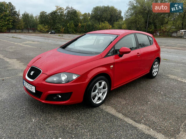 Червоний Сеат Leon, об'ємом двигуна 1.2 л та пробігом 189 тис. км за 5200 $, фото 2 на Automoto.ua