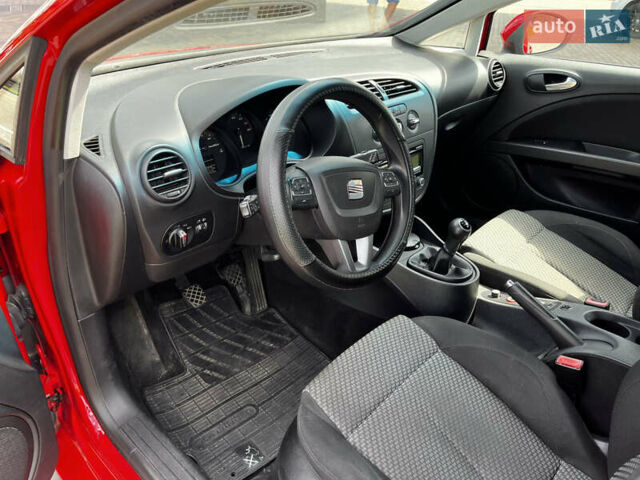 Червоний Сеат Leon, об'ємом двигуна 1.2 л та пробігом 190 тис. км за 5800 $, фото 8 на Automoto.ua
