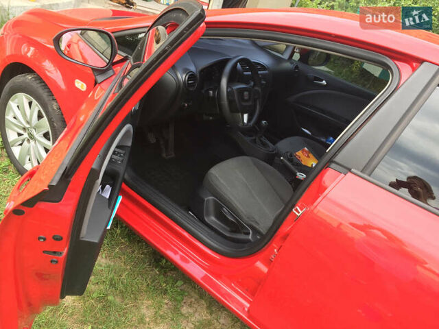 Червоний Сеат Leon, об'ємом двигуна 1.2 л та пробігом 299 тис. км за 4700 $, фото 2 на Automoto.ua