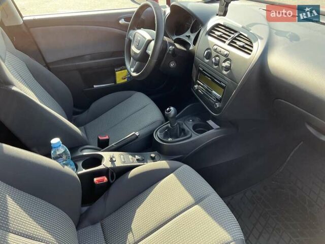 Сеат Леон 2011 в Киеве на Automoto.ua Красный Сеат Леон, объемом двигателя 1.39 л и пробегом 89 тыс. км за 6900 $, фото 19 на Automoto.ua